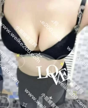 大奶妹悦儿吸大奶操馒头B