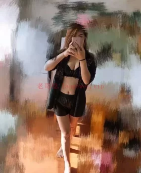 周水前高挑美女