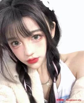 大连性感嫩模秘密小骚逼直流水把小妹的性感jk短裙掀起了狂操