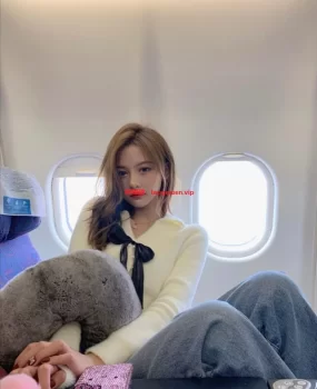 皮肤雪白奶大妹妹